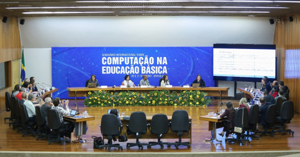 Seminário internacional debate computação na educação básica
