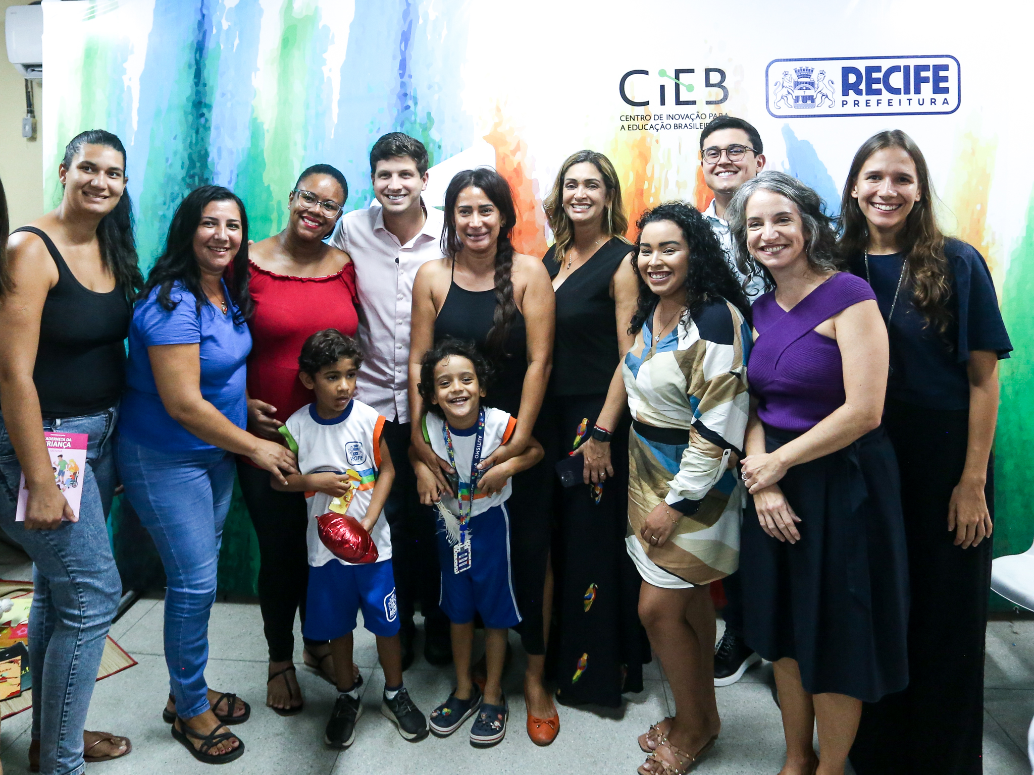 Com o apoio técnico do CIEB, Recife é a primeira capital do país a lançar Caderneta Digital da Criança